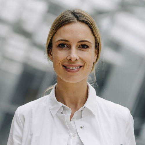 testi portrait of a confident female doctor